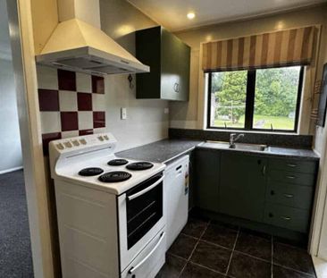 A refreshed decor and easy location! - Photo 1