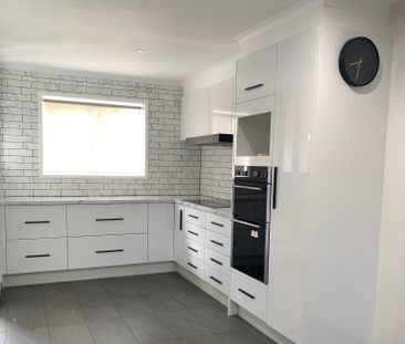 Minutes to CBD, renovated & fully air conditioned! - Photo 2