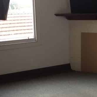 Centrally located flat to uni at a great price - Photo 1