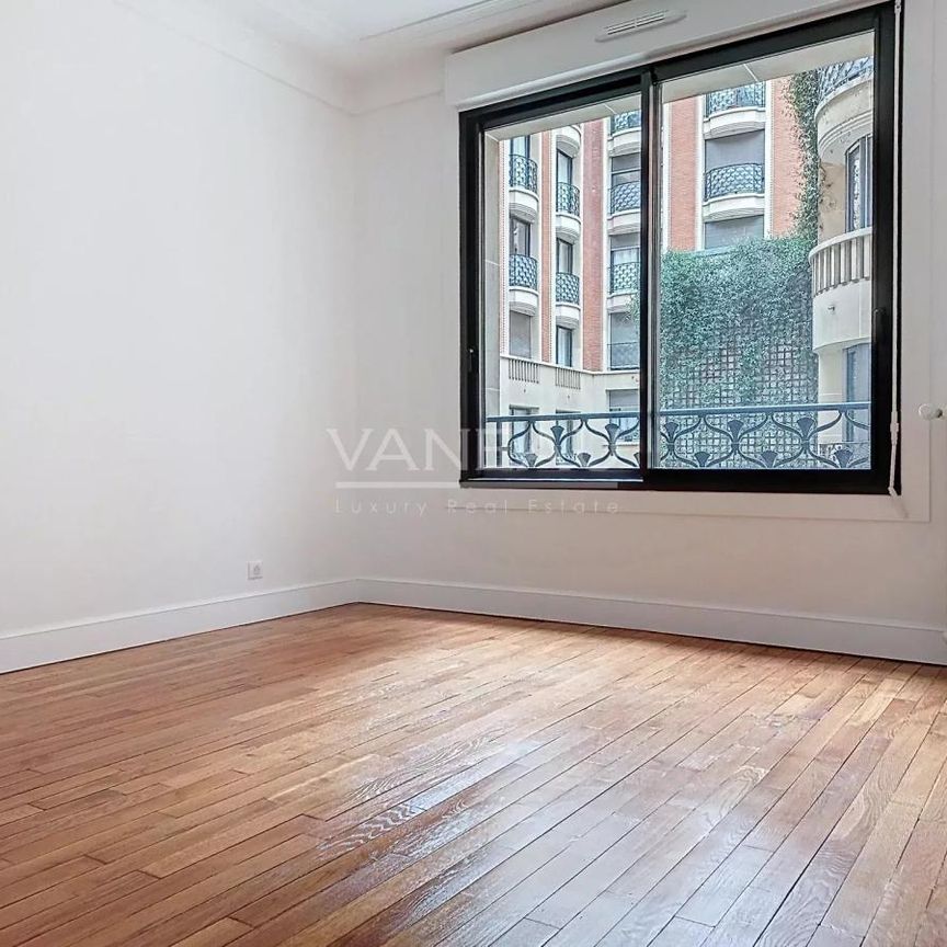 PARIS VIII - Appartement avec deux chambres - Rue Clément Marot - Photo 1