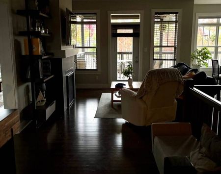 Executive 4 bedroom 3 bathroom home in Bedford - Photo 4