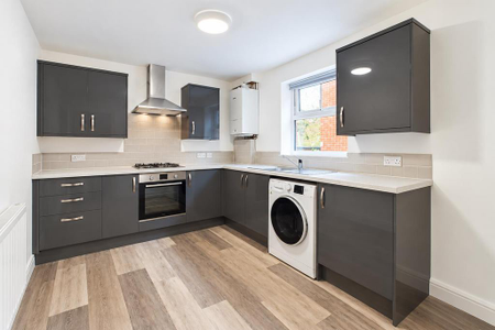 2 bedroom townhouse to rent - Photo 4