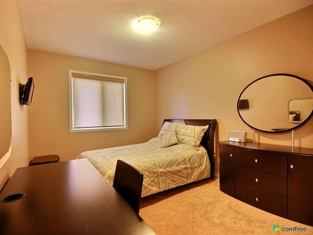 For Lease - 226 Lamplighters Drive, Barrhaven, Ontario - Photo 2