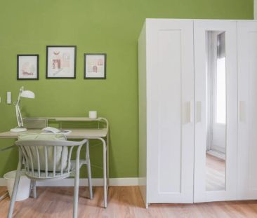 Room in a shared 6-bedroom apartment for rent in Palacio, Madrid - Foto 6