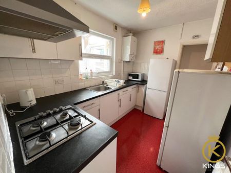 4 bedroom terraced house to rent - Photo 2