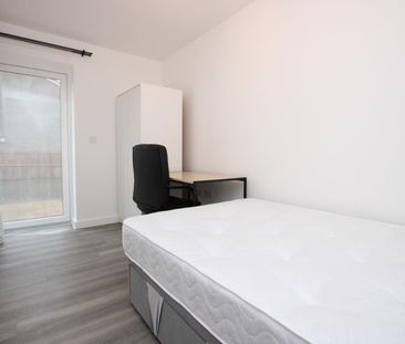 6 bedroom house to rent - Photo 4