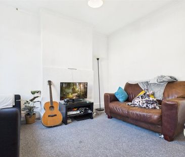 4 bedroom semi-detached house to rent - Photo 3