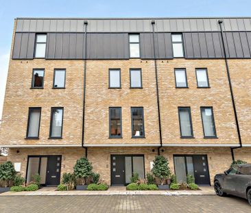 3 bedroom terraced house to rent - Photo 2