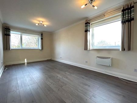 2 bedroom Flat in Brittain Court, Sandhurst - Photo 3