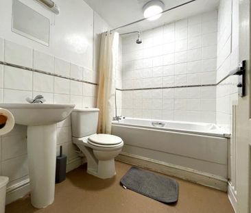 1 bedroom in a house share to rent - Photo 5