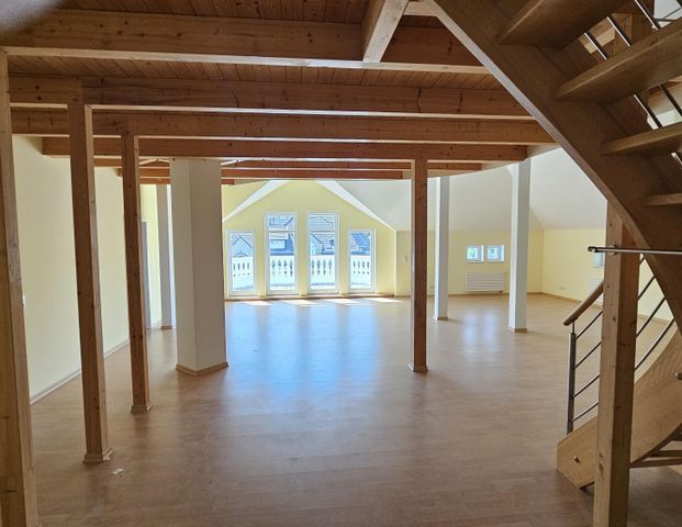 VERMIETUNG EINER KOMFORTABLEN 3–ZIMMER-ALTBAUWOHNUNG IN Bückeburg, Nähe Schlosspark - Photo 1