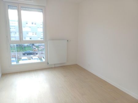 location Appartement T3 DE 61.5m² À CARRIERES SOUS POISSY - Photo 3