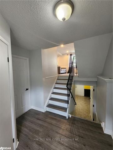 Detached Home For Lease | S8128348 - Photo 2