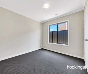 Spacious Family Home in Prime Mernda Location - Photo 5