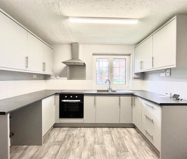 2 bedroom end of terrace house to rent - Photo 6