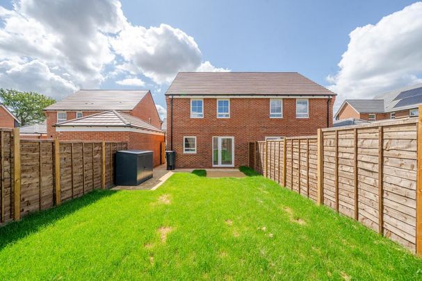3 bedroom semi-detached house to rent - Photo 1