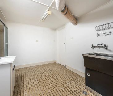 Spacious 4-Bedroom Family Home with Stunning Views – Prime Location! - Photo 3
