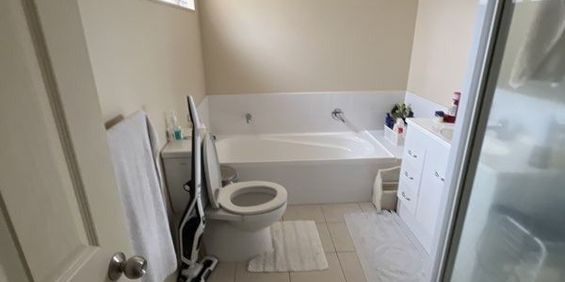 Light and bright in Northcross - minor dwelling also available - Photo 3