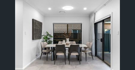 Convenient Family Living ⎸Walking distance to Box Hill Primary School - Photo 2