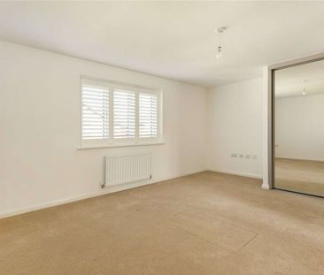 A beautiful detached family home in a semi rural location. - Photo 4
