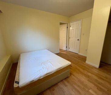 1-br Suite – 4050 Mcgill Street, Burnaby V5c 1m5 - Photo 4