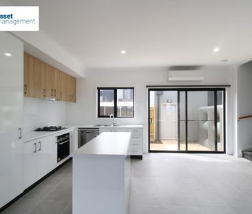 Three Bedroom Modern Living Townhouse in Werribee! - Photo 1