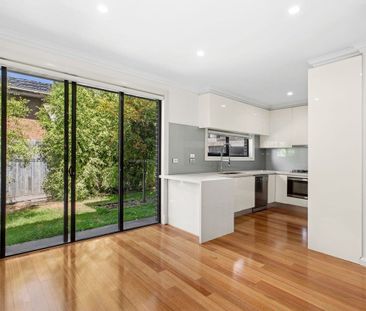 Contemporary Double-Storey Townhouse in Prime Templestowe Location - Photo 4
