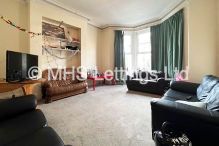 8 Bedroom Mid Terraced House for rent in Regent Park Avenue - Photo 2