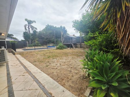 Parkside Living with Tropical Pool & Room for the Whole Family - Photo 4