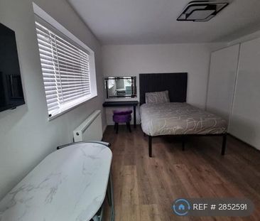 1 bedroom in a house share to rent - Photo 2