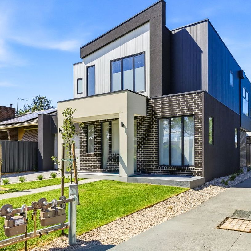 Inner-City Comfort in a Prime Preston Location - Photo 1