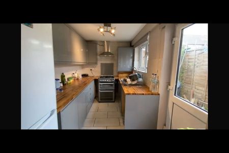 2 Bed Terraced House, Eldon Street, RG1 - Photo 2