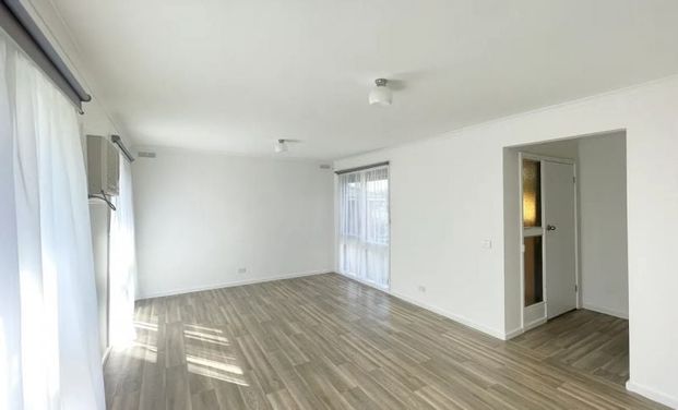 Churchill is calling you home - Photo 1