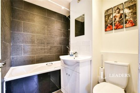 1 bedroom flat to rent - Photo 4