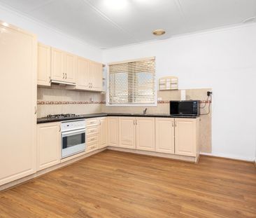 Beautifully renovated home perfectly positioned in the heart of town - Photo 5