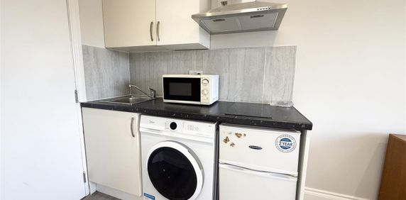 1 Bedroom Studio To Let - Photo 2