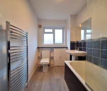 3 Bed Terraced House, Wessex Close, IG3 - Photo 6