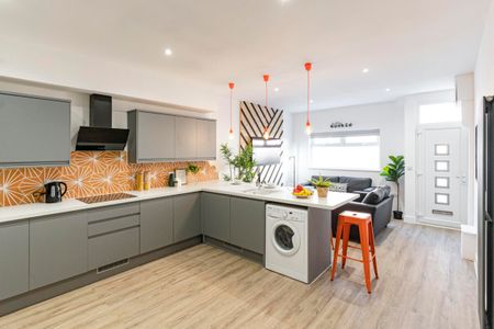 Telephone #24 - Photo 5