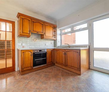 3 bedroom detached bungalow to rent - Photo 1