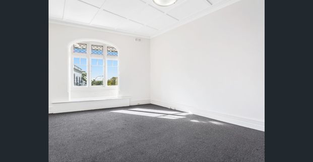 Oversized Apartment In The Heart Of Mosman Village - Photo 1