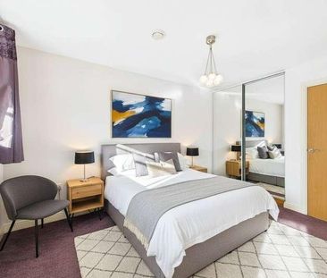 Coombe Way, Farnborough, Hampshire, GU14 - Photo 3