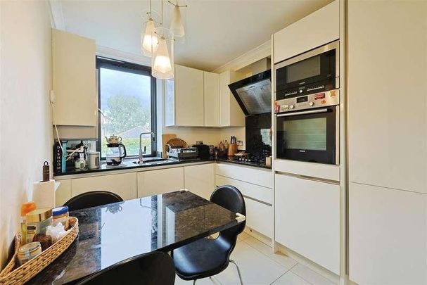 Warwick House, Windsor Way, London, W14 - Photo 1