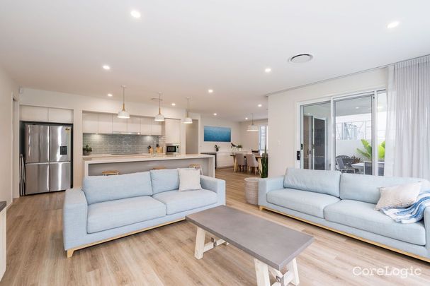 11 Havana Way, Paradise Point QLD 4216 - House For Rent | Domain - Photo 1