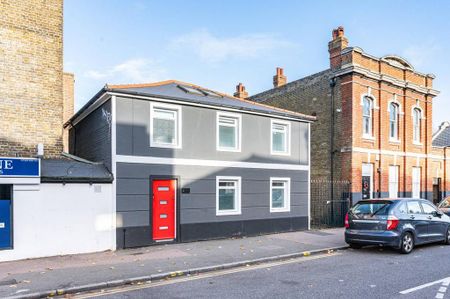 3 bedroom flat to rent - Photo 4