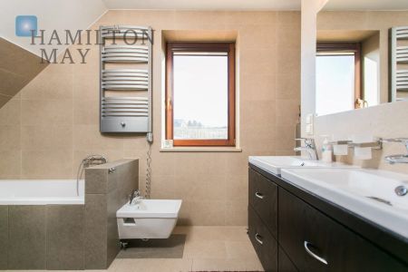 Przestronny dom z czterema sypialniami położony na malowniczej, pięknie zagospodarowanej działce w północnej części Krakowa - Фото 5