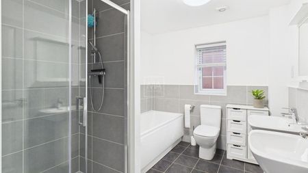 Blue Lake Gardens, Great Sankey, WA5 - Photo 5