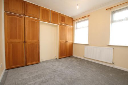 2 bedroom Terraced House to let - Photo 2