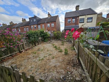 2 bed Terraced - To Let - Photo 2