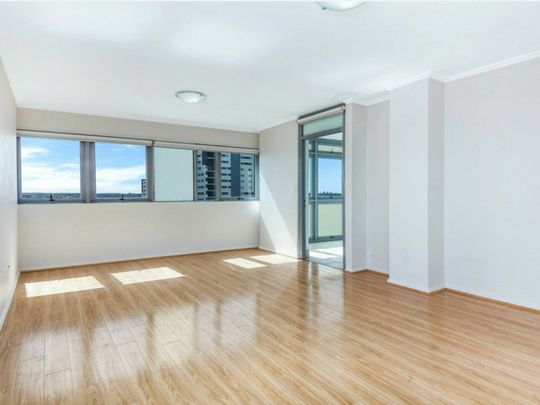 Sun-Filled Two Bedroom Apartment in the Heart of Burwood ! - Photo 1