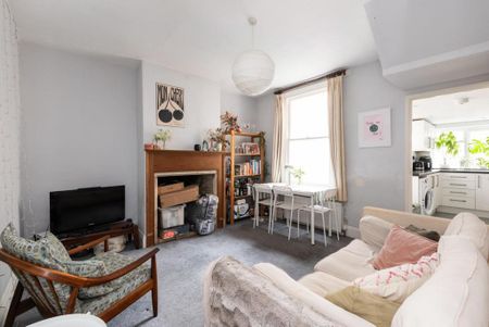 4 bedroom terraced house to rent - Photo 3